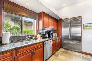 Townhome, Multiple Beds, Kitchen, Mountain View (Mauna Lani Villages 606) | Private kitchen | Fridge, microwave, oven, stovetop