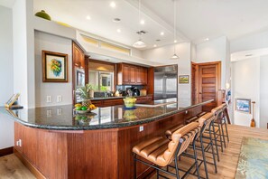 Maison mitoyenne, plusieurs lits, cuisine, vue montagne (Mauna Lani Villages 606) | Cuisine privée