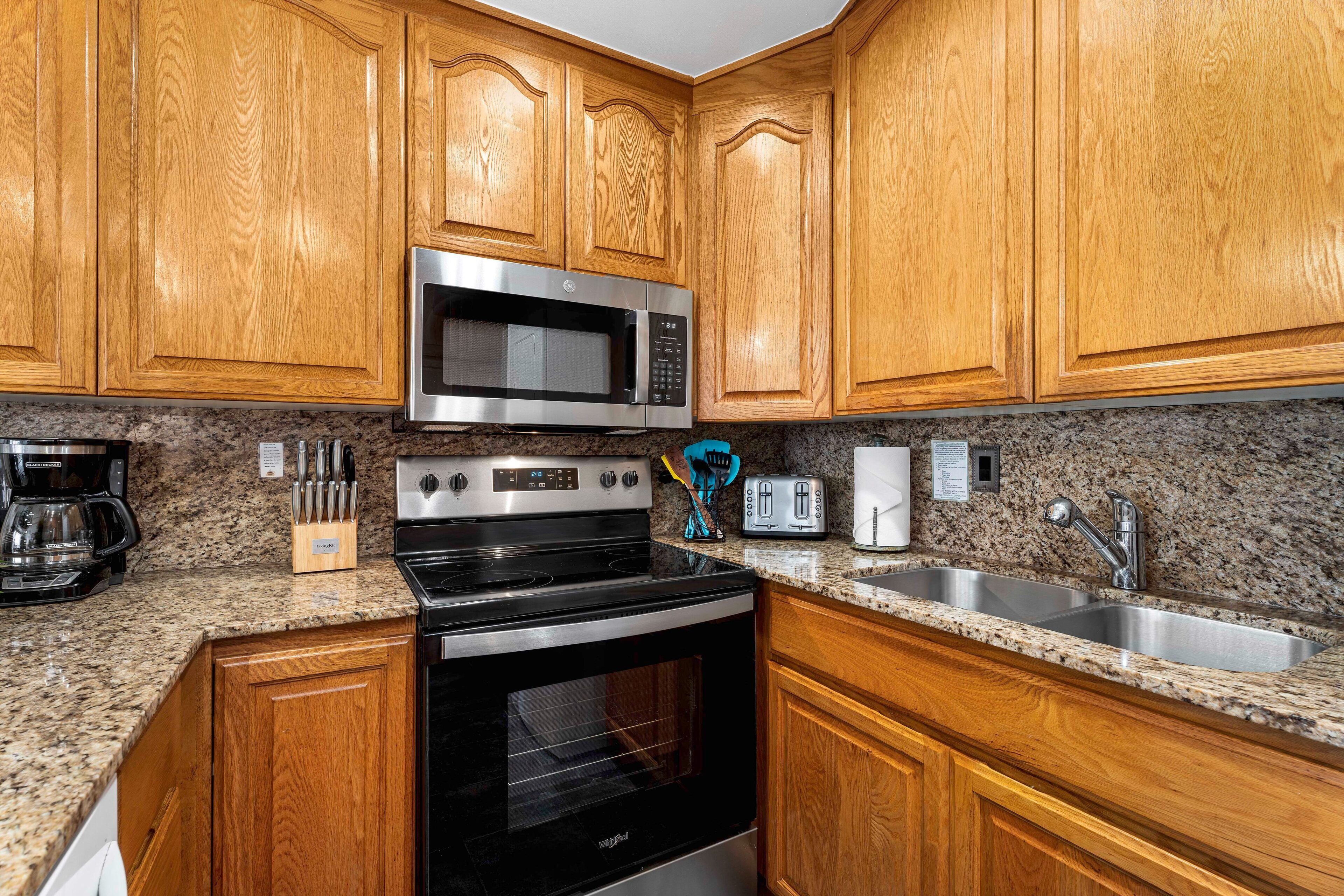 Condo, 1 King Bed with Sofa bed, Balcony, Partial Ocean View (Kona Isle B38) | Private kitchen | Dining tables