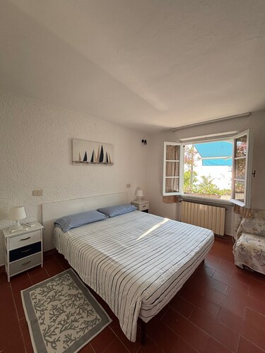 Quiet apartment in front of Corsica