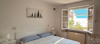 Quiet apartment in front of Corsica