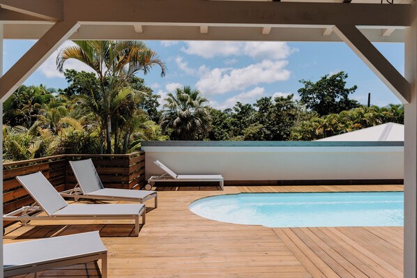 Luxury-Villa, eigener Pool, Gartenblick | Terrasse/Patio