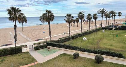 Apartment in a beautiful community with swimming pool, tennis court and beach within walking distance.