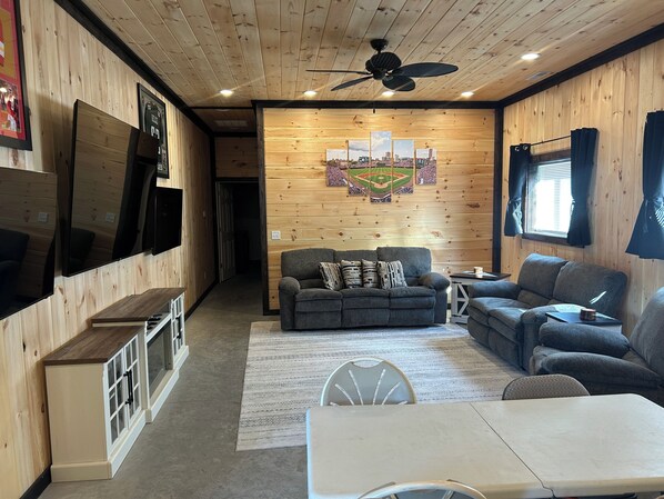 Smart TV, fireplace