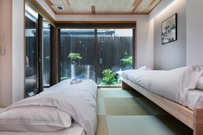 4 bedrooms, iron/ironing board, internet