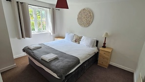 3 chambres, fer et planche à repasser, Wi-Fi gratuit, draps fournis