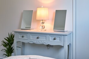 3 bedrooms, iron/ironing board, travel cot, free WiFi
