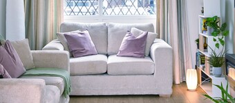 Cosy Nook - 3 Bedroom Retreat with Private Garden, Parking and Media Wall