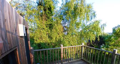 Chalet in the countryside, in the heart of a wooded garden.