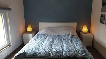 2 bedrooms, iron/ironing board, travel cot, free WiFi