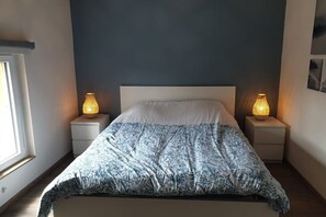 2 bedrooms, iron/ironing board, travel crib, free WiFi