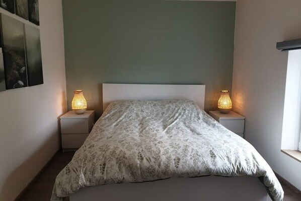 2 bedrooms, iron/ironing board, travel crib, free WiFi