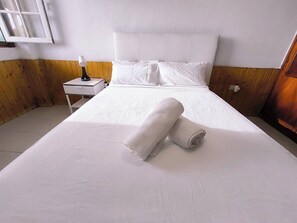 1 bedroom, iron/ironing board, travel cot, WiFi