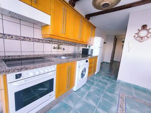 Fridge, microwave, oven, coffee/tea maker