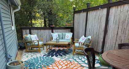 Cozy historic cabin perched above the Russian River