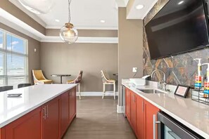 Fridge, microwave, oven, stovetop - Chic 2BR | King Bed |Balcony| Krog Mrkt | Beltline (Atlanta)