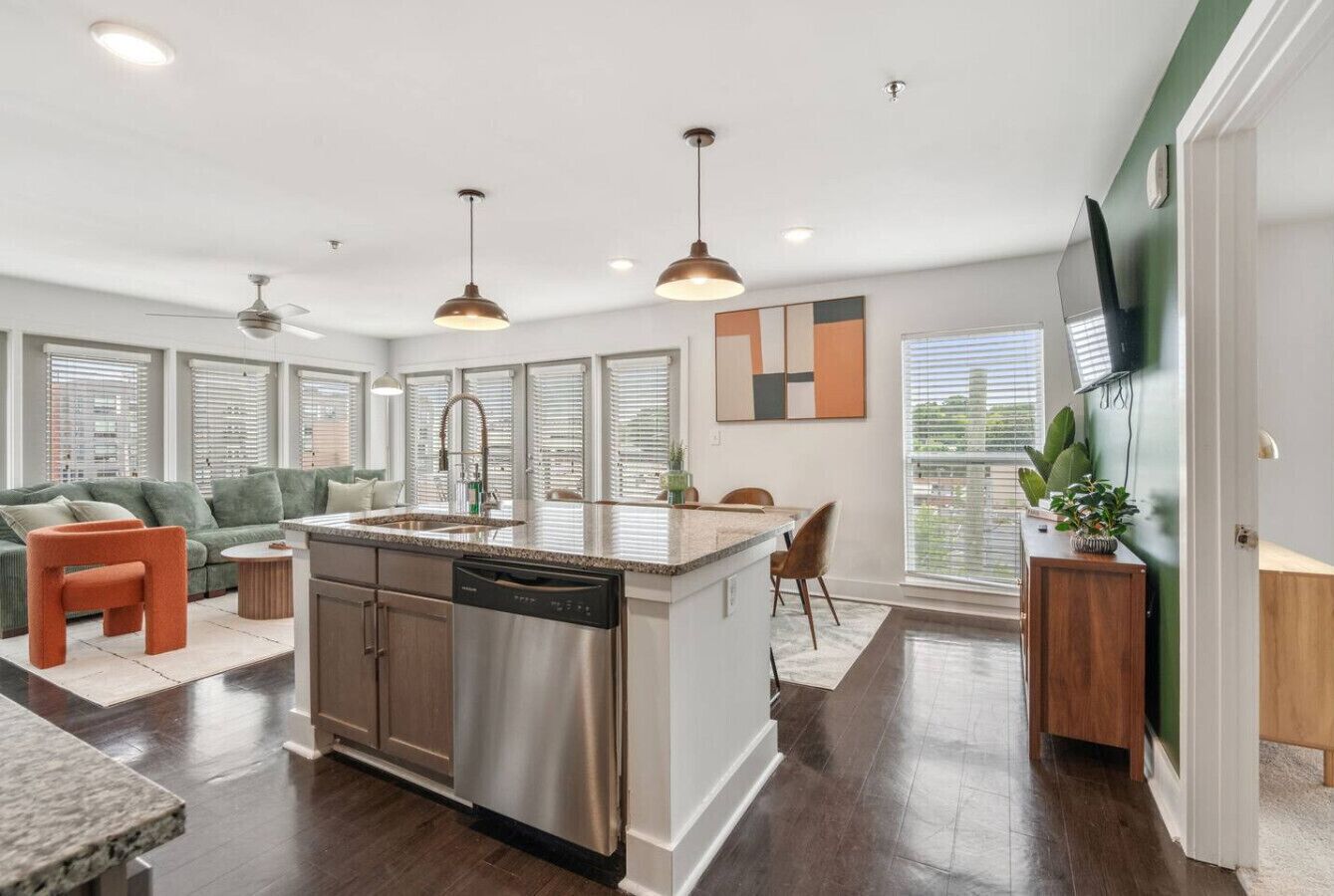 المنشأة من الداخل