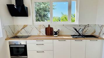 Micro-ondes, four, plaque de cuisson, lave-vaisselle