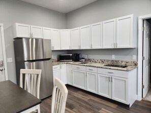 Microwave - Modern Apartment on the Square “Gold” (Iola)