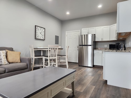 Modern Apartment on the Square “Gold”