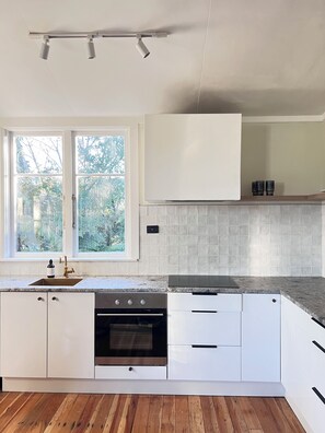 Micro-ondes, four, plaque de cuisson, lave-vaisselle