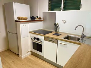 Frigorífic, microones, forn i placa de cuina