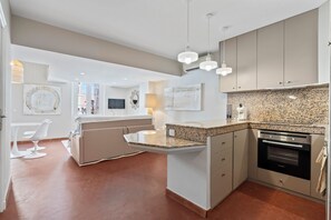 Interior - Beautifully renovated mezzanine apartment in the heart of the village of Saint-Tropez (Saint-Tropez)