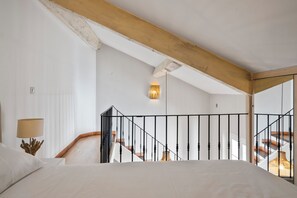 1 chambre, fer et planche à repasser, accès au Wi-Fi (inclus)