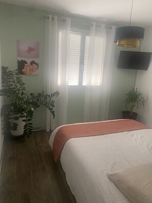 3 quartos, ferros/tábuas de passar roupa, Wi-Fi, roupa de cama