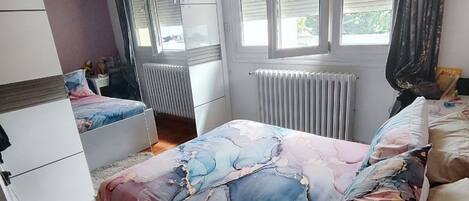 Iron/ironing board, WiFi
