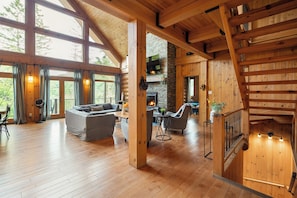 Smart TV, fireplace, DVD player, books