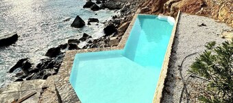 Cliff house with magnificent view by the sea in Alanya