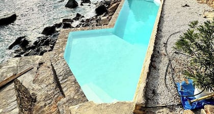Cliff house with magnificent view by the sea in Alanya