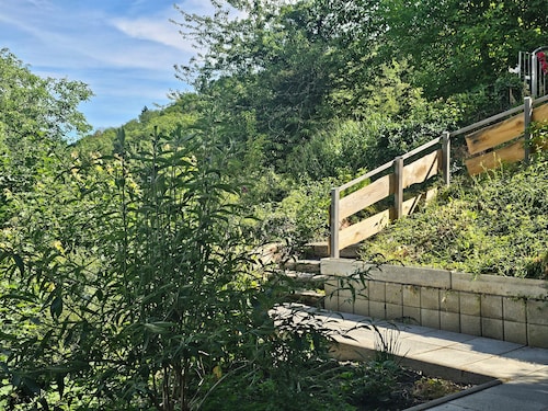 Rheinblick Schlösschen- Harry: Ferienwohnung an der größsten Rheinschleife.