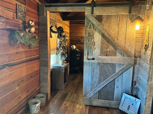 Charming cabin near Garden of the Gods