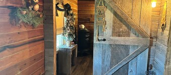 Charming cabin near Garden of the Gods