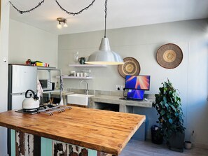 Een magnetron, een kookplaat