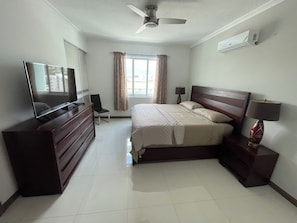 1 bedroom, in-room safe, iron/ironing board, free WiFi