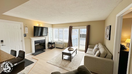 Standard Condo, 1 Bedroom, Non Smoking, Mountain View | Interior