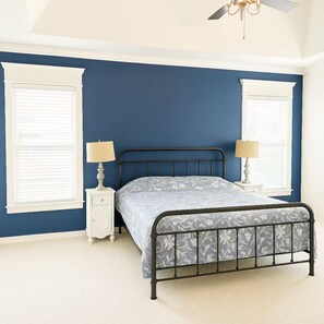 4 bedrooms, desk, iron/ironing board, free WiFi