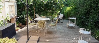 SOUS LE FIGUIER, gîte with shared pool