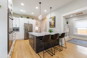 Mikrowelle, Ofen, Herdplatte, Geschirrspüler