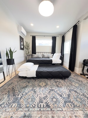 5 chambres, fer et planche à repasser, Wi-Fi, draps fournis