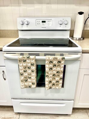 Micro-ondes, four, plaque de cuisson, lave-vaisselle