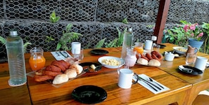 Free daily continental breakfast