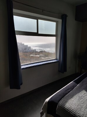 2 bedrooms, iron/ironing board, WiFi, bed sheets - 2 Bedroom, 2 Bath Oceanfront Condo with Balcony, Secure Parking (Tijuana)