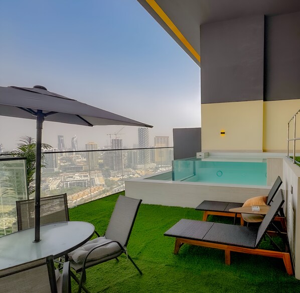 Indoor pool, outdoor pool