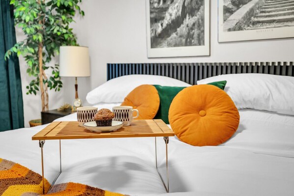 Iron/ironing board, WiFi, bed sheets