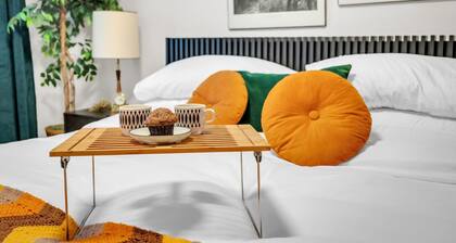 Luxury Midcentury Modern Suite - Remote Worker Focused