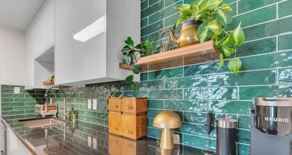 Luxury Midcentury Modern Suite - Remote Worker Focused